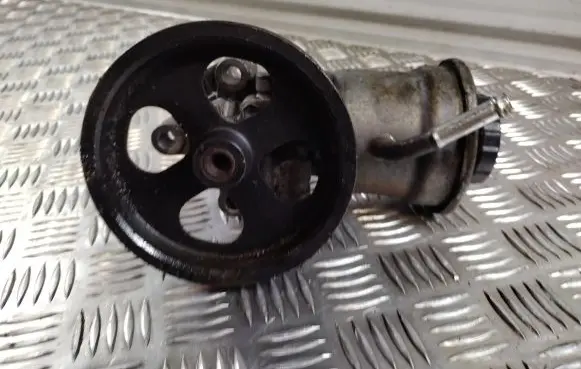 Toyota Avensis T250 Power steering pump
