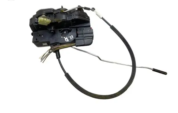 Opel Insignia A Front door lock 3023880 B614