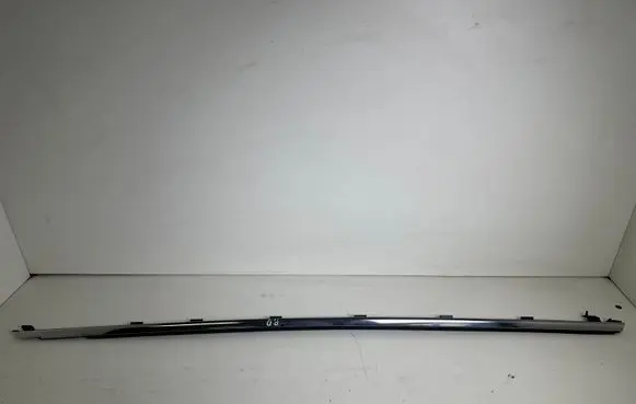 Ford Mustang VI Front door glass trim molding FR3B6321452