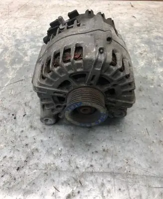 BMW 1 E81 E87 Generator/alternator 7802261