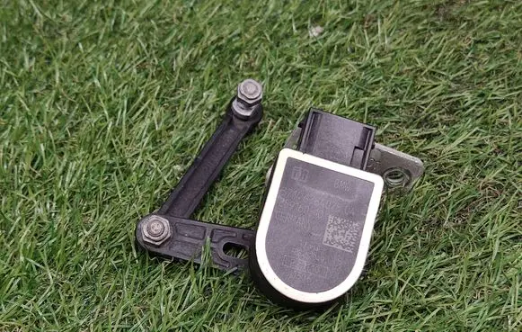 BMW 5 F10 F11 Yaw turn rate sensor 6784075 3714678407504