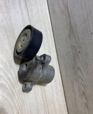 Ford Fiesta Generator/alternator belt tensioner cm5q6a228ba