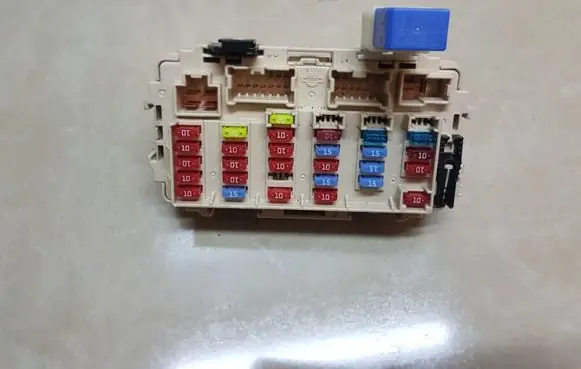 Nissan X-Trail T30 Fuse module