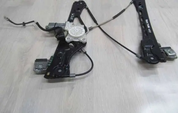 Mercedes-Benz E W211 Front door window regulator with motor 2118203042 18289