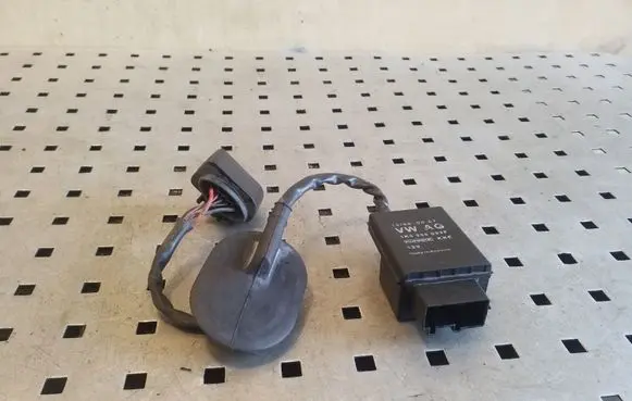 Volkswagen Eos Fuel pump relay 1K0906093F