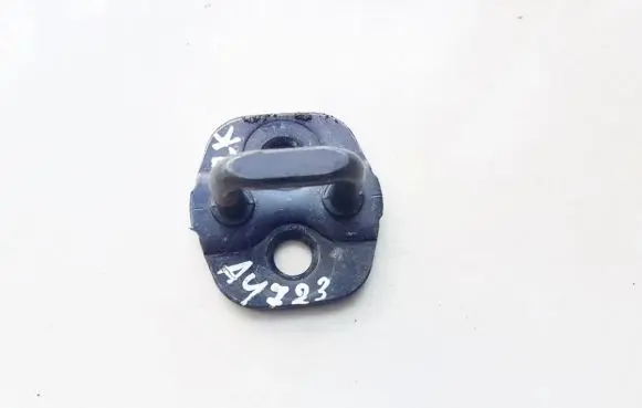 Nissan Qashqai+2 Front door lock loop/hook striker 