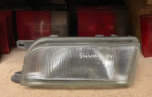 Nissan Sunny Headlight/headlamp 1421