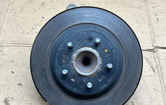Rear wheel hub spindle/knuckle