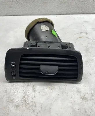 Volvo V70 Quarter panel pressure vent 
