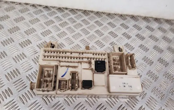 Volvo V50 Fuse module 8690720