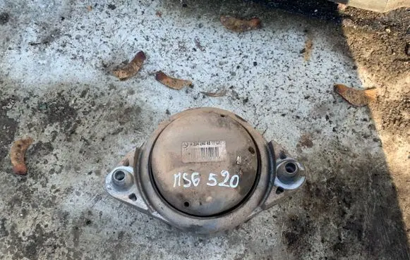 Engine mount bracket