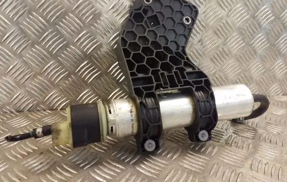 BMW X3 E83 Fuel injection high pressure pump 8572519 114394280 857252501