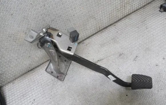 KIA Venga Brake pedal
