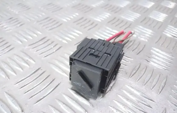 BMW 1 E82 E88 Other relay 6939890
