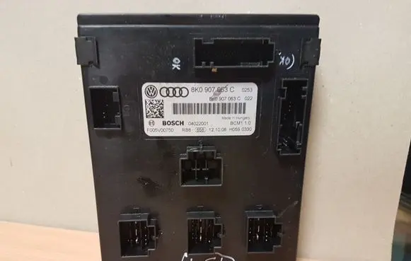 Audi A5 8T 8F Comfort/convenience module 8K0907063C