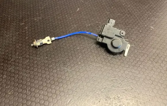 Lexus IS 220D-250-350 Fuel tank cap lock PBTM15GF5 AP51