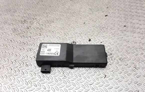 Opel Insignia A Door central lock control unit/module 13503204