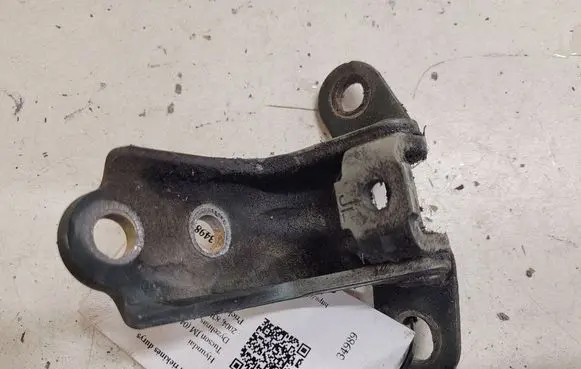 Hyundai Tucson JM Front door lower hinge