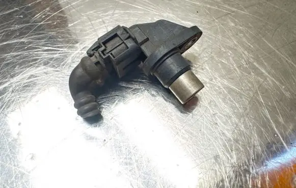 Opel Astra H Camshaft position sensor 002406 0281