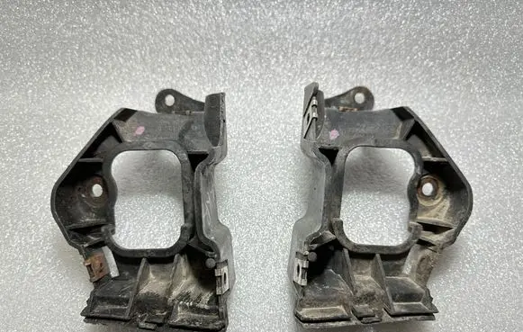 Audi A6 S6 C5 4B Front bumper mounting bracket 4B0853922B 4B0853921B