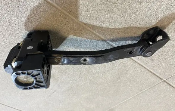 BMW 5 F10 F11 Front door check strap stopper 7182005