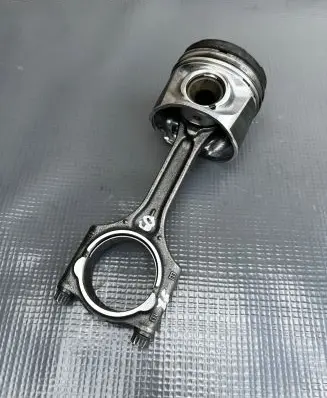 Volvo XC60 Piston with connecting rod