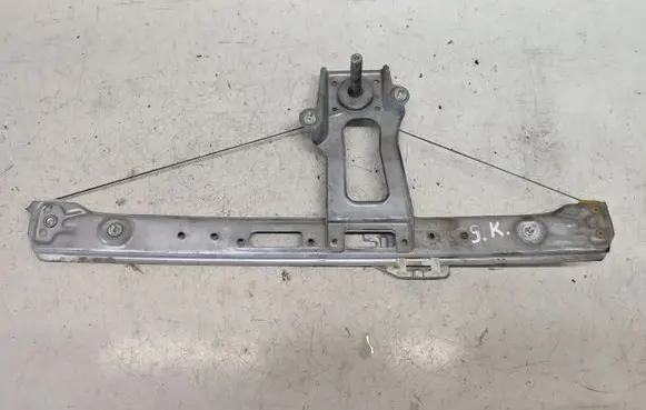 Rear door manual window regulator