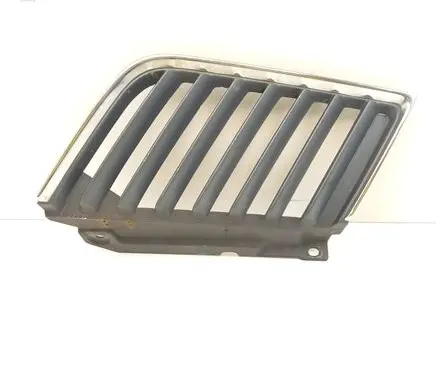 Mitsubishi L200 Front bumper upper radiator grill MN142328 MN142330