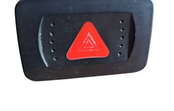 Volkswagen Golf IV Hazard light switch 1J0953235C