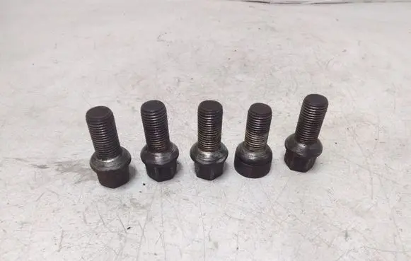 Volkswagen PASSAT B7 Nuts/bolts 