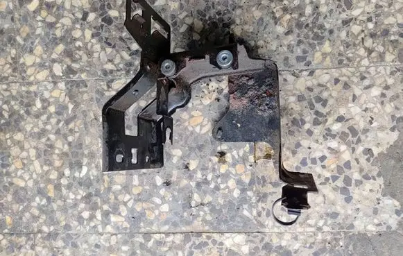Peugeot 3008 I Secondary air pump holder 
