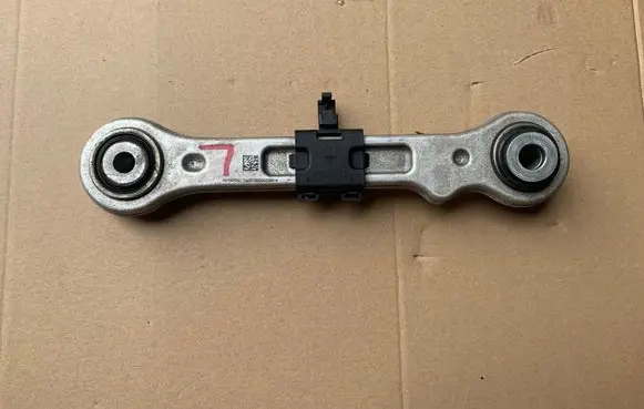 Maserati Levante Rear control arm 6700320170