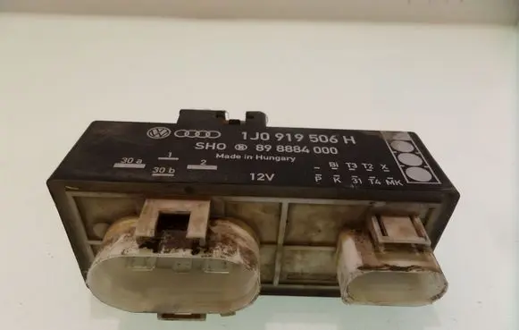Volkswagen Golf IV Coolant fan relay 1J0919506H 898884000