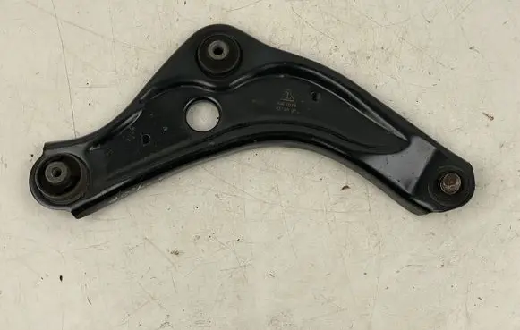 Nissan Qashqai Front lower control arm/wishbone 4276601