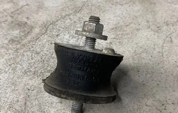 BMW 3 E90 E91 Gearbox mount 6771220 68623518 GERMANM