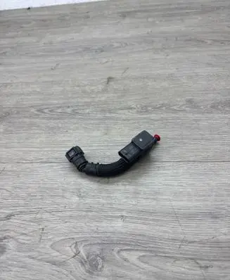 BMW 5 F10 F11 Fuel pressure sensor 8573385