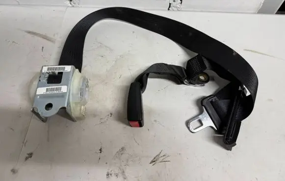 Dodge Challenger Rear seatbelt P5UZ261X9AA T15K630354YB24 8181202