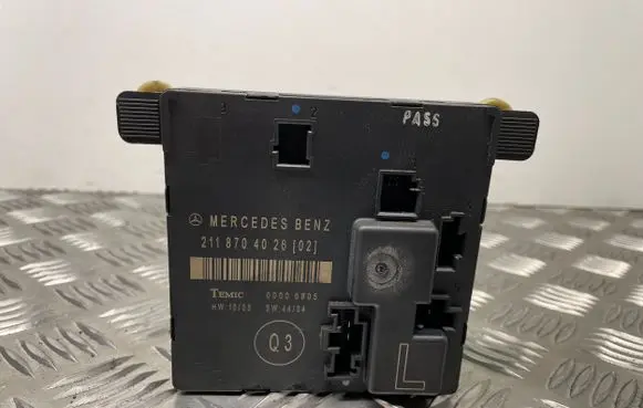 Mercedes-Benz E W211 Door control unit/module 2118704026