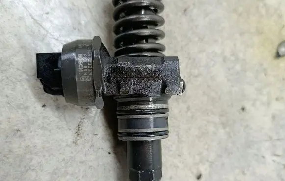 Volkswagen Transporter - Caravelle T5 Fuel injector 