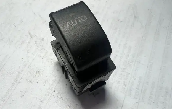 Toyota Corolla E120 E130 Electric window control switch 8481002041 37077B 14B05