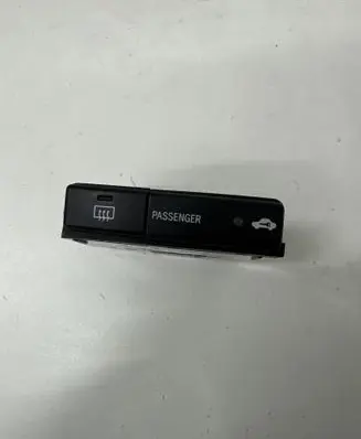 Toyota Avensis T250 Windscreen/window heater switch 8479005130C 03W25E MS252100156