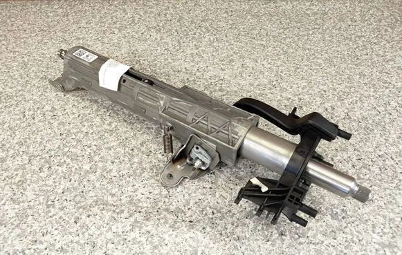 BMW 5 G30 G31 Steering wheel axle 6896189