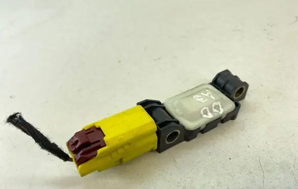 Audi A3 S3 A3 Sportback 8P Airbag deployment crash/impact sensor 4B0959643D 280205 010733