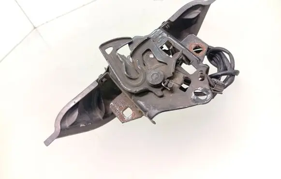Volkswagen PASSAT B5 Engine bonnet/hood lock/catch 3B0823509M