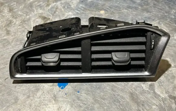 Citroen C4 II Dash center air vent grill 9676610077
