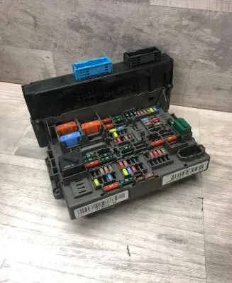 BMW 1 E81 E87 Fuse module 9119446 90204400 17925000002A