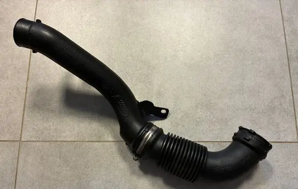 Land Rover Range Rover Sport L320 Air intake hose/pipe LR020027