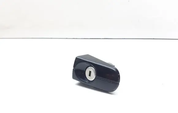 Ford C-MAX I Front door lock (next to the handle) 3M5AR21990A