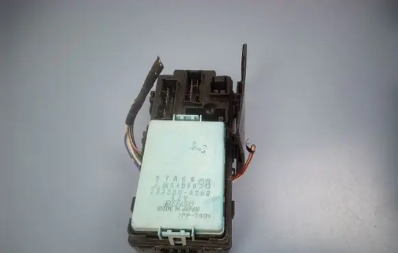 Mitsubishi Pajero Sport I Fuse module MR409898 2323006260