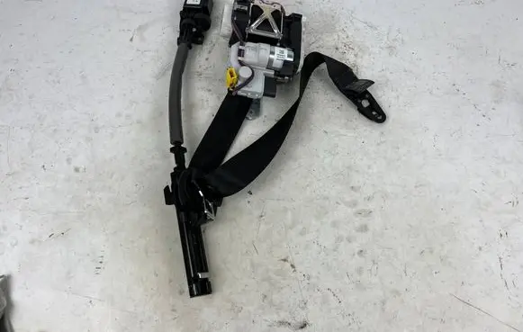 Audi A8 S8 D4 4H Front seatbelt 4H0857705C